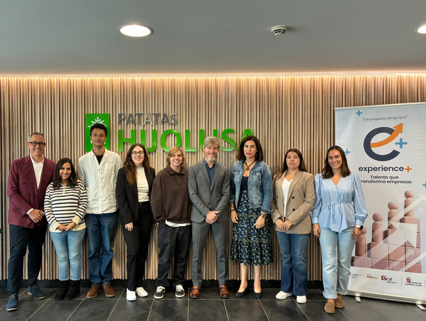 Representantes de Somos Hijolusa y FGULEM junto a los participantes del nuevo itinerario Experience Plus.