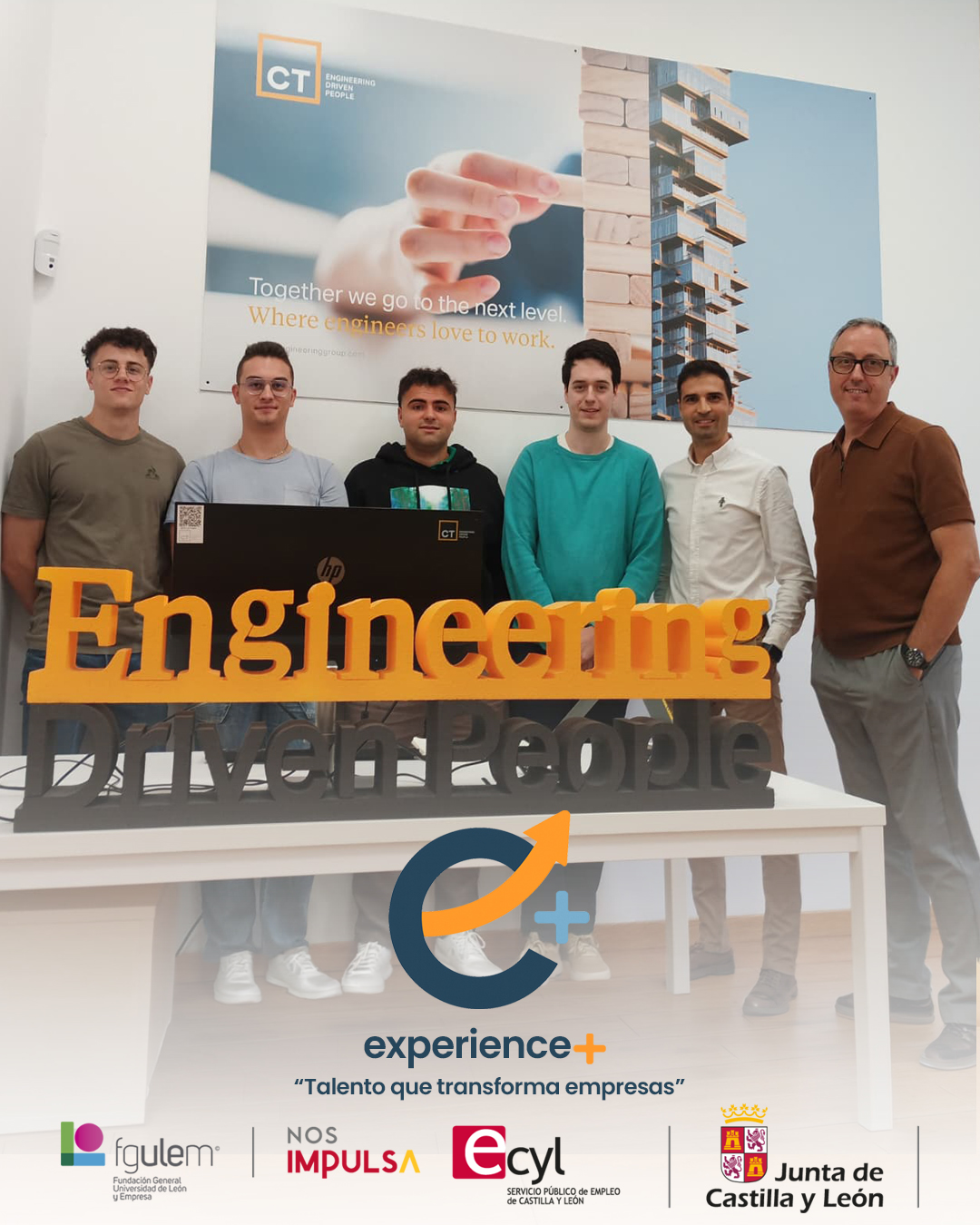 Fotografía de grupo de los cuatro participantes de los dos itinerarios Experience+ desarrollados en CT Ingenieros, acompañados por representantes de CT Ingenieros y FGULEM.